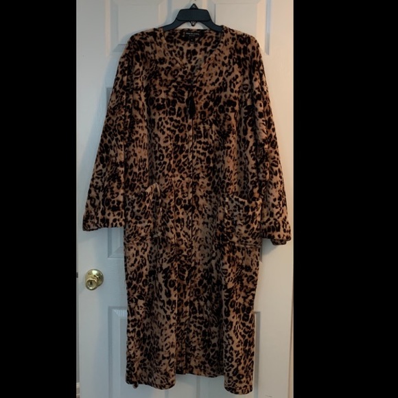 Other - Miss Elaine 🦒 Animal Print Bathrobe